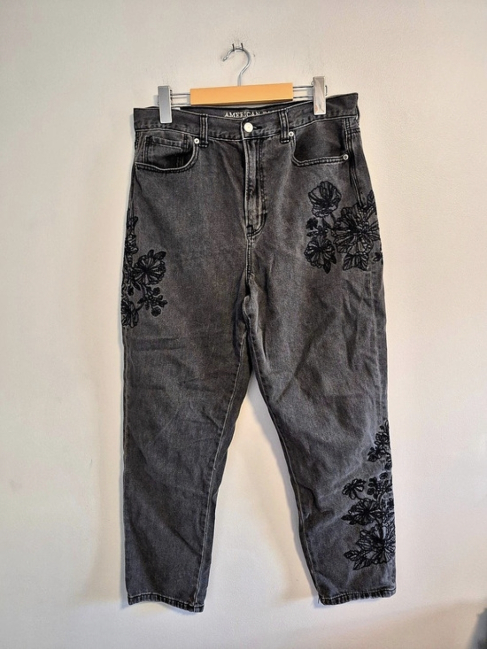 American Eagle 12 Black Denim Flroal Embroidered Mom Jeans